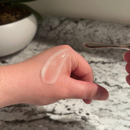 Seaweed cleanser with marine peptides, dandelion, and powerful humectants that hydrate and nourish the skin.