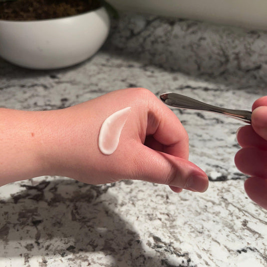 Seaflora's best moisturizer for fighting hormonal acne is Sea Radiance Facial Moisturizer. A blend of five locally harvested wild kelps mixed with Aloe Vera and MCT oil.