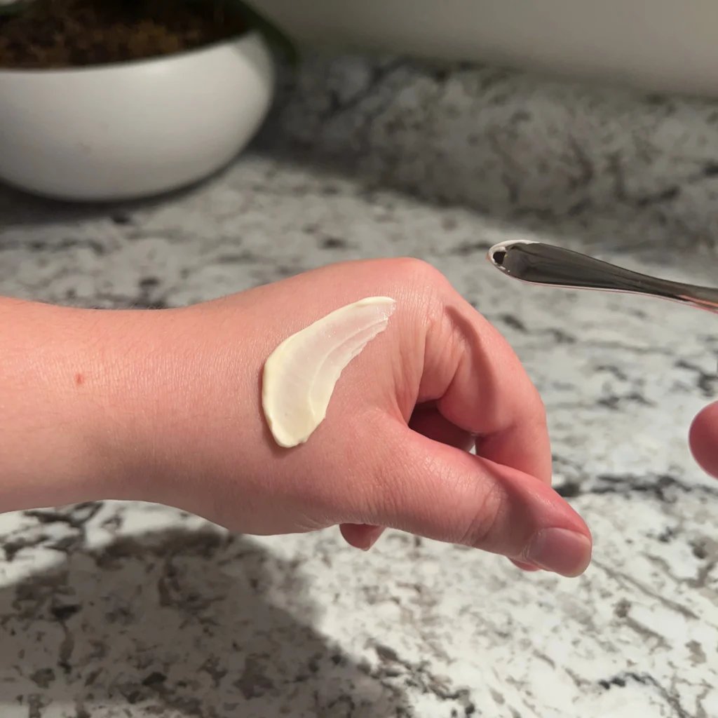 Intensive Restorative Night Cream in use