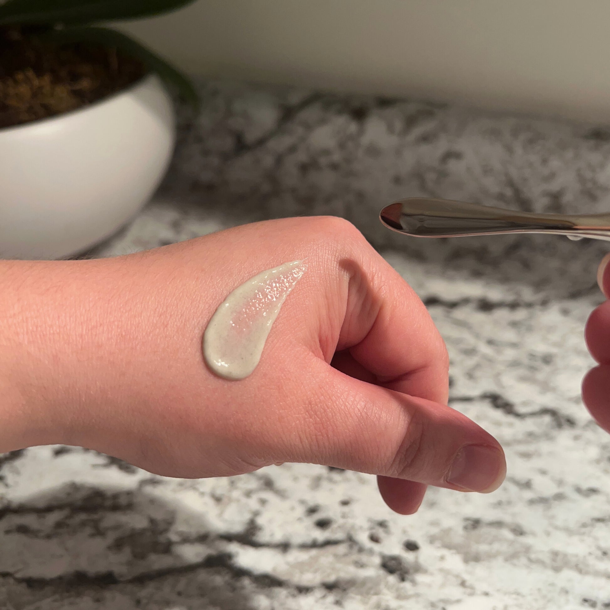 Acne treatment for sensitive skin types