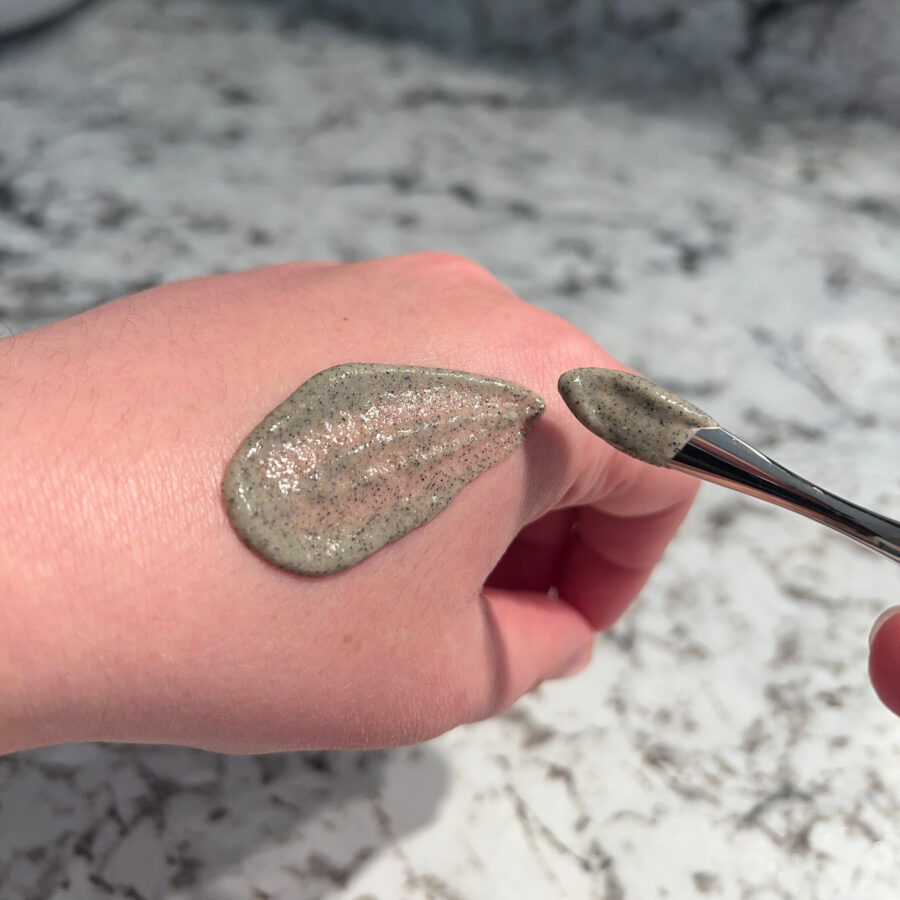 Spa therapists and aestheticians trust Seaflora Skincare to deliver visible results in just one facial. Iridaea Exfoliator is nature's best exfoliator in a bottle with added superfoods and botanicals. 